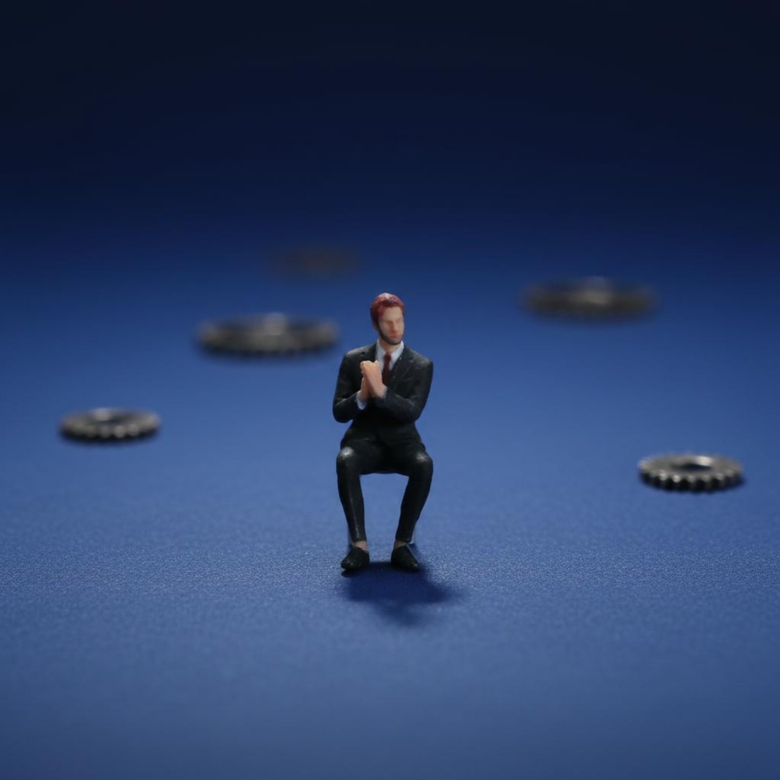 Figura de Homem Sentado em Esc - Men'S Accessories With Suits avaliação e preço